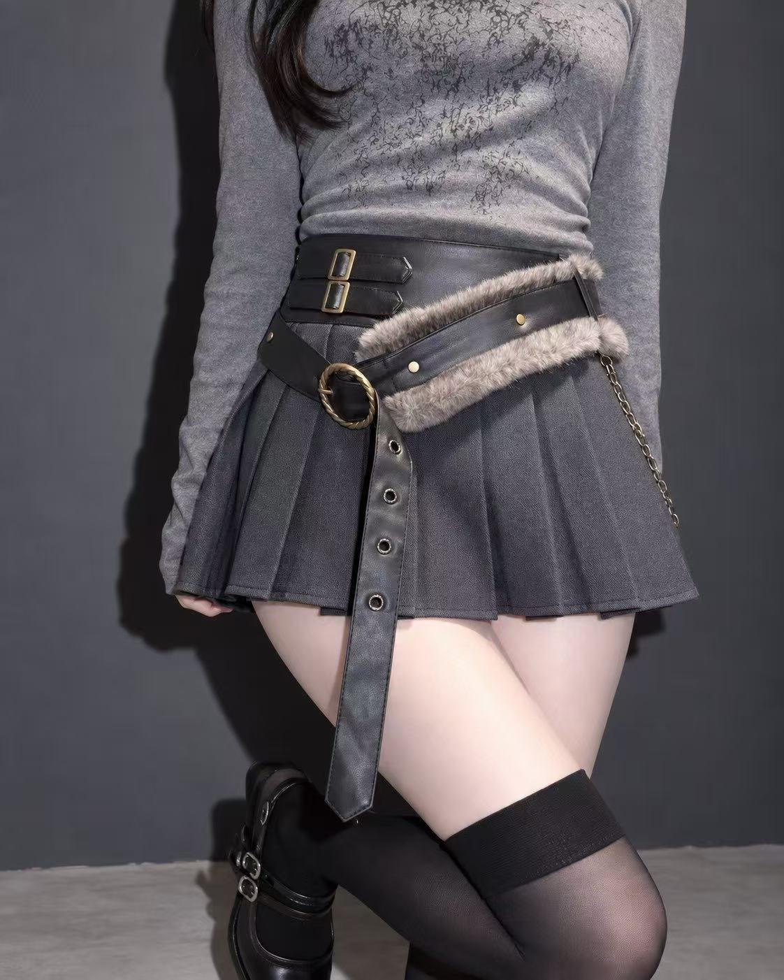 ファーベルト付きプリーツミニスカート
