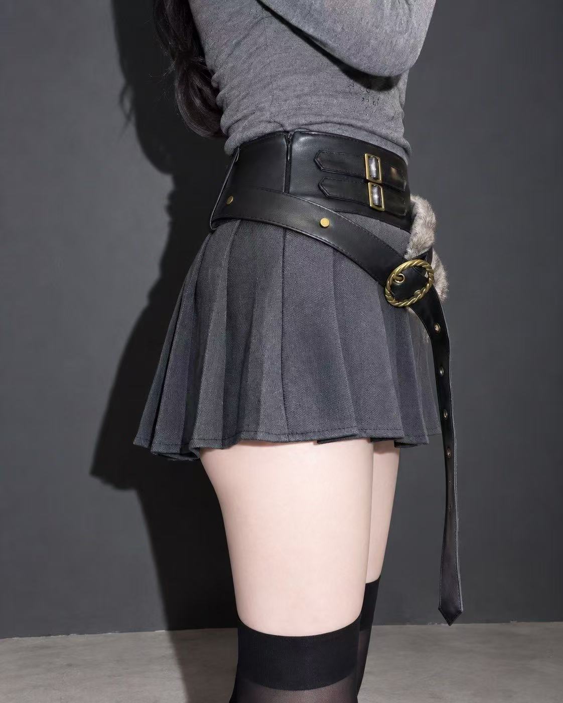 ファーベルト付きプリーツミニスカート